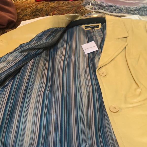 Leather jacket - Picture 2 of 4